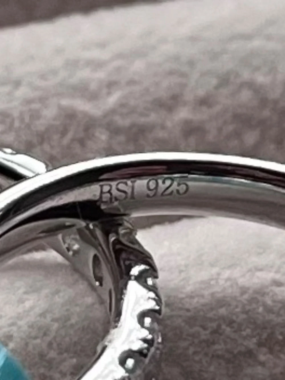 R122 | Round-Cut Moissanite Ring Set